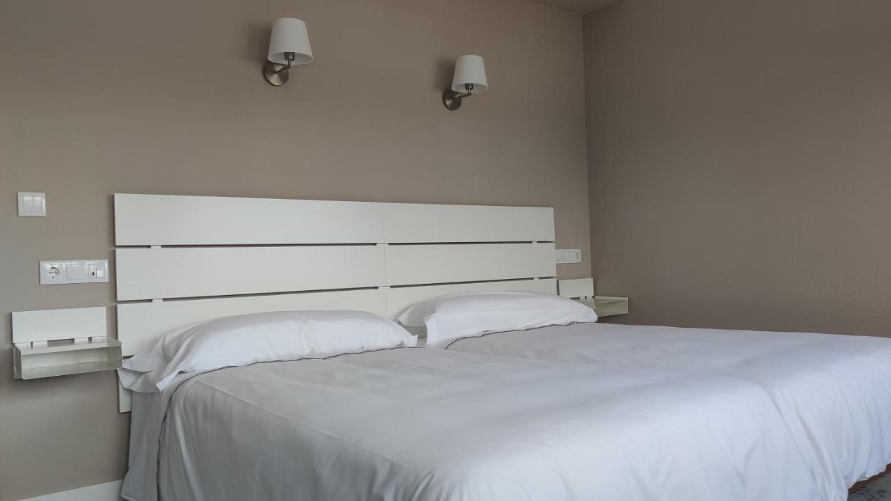 Hotel Roman Naveces Ngoại thất bức ảnh